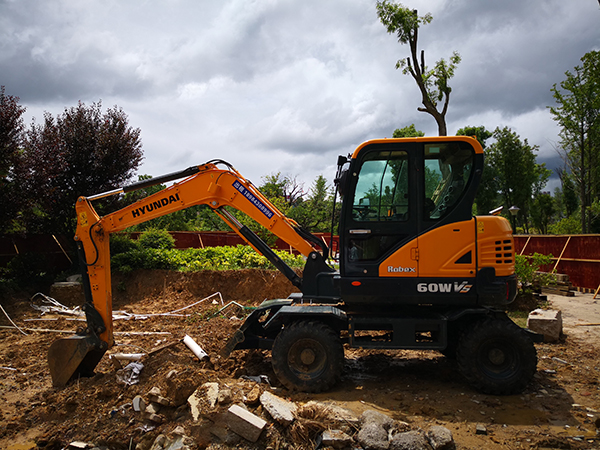 貴陽輪式挖掘機出租電話